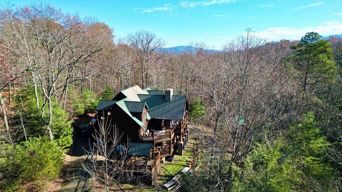 Gatlinburg - Pigeon Forge Cabin | Gatlinburg - Hidden Haven - 6 Bdrms.