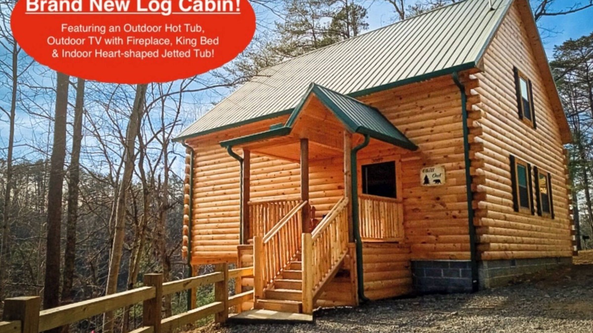 Gatlinburg - Pigeon Forge Cabin | Gatlinburg New Cabin Mtn Views, King Bed, Internet, Hot Tub, Outdoor TV, Tickets