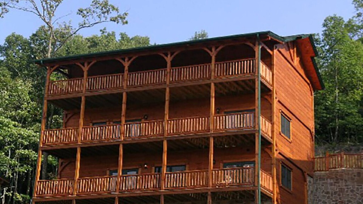 Gatlinburg Cabin | Gatlinburg - Take Me Away - 5 Bdrms.