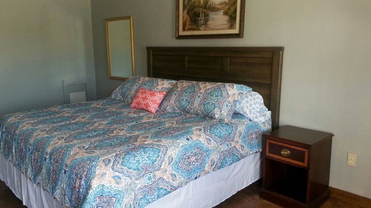 La Rose Hotel | Gators Inn