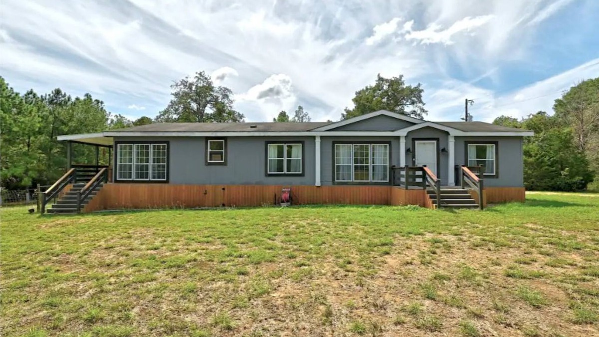 Smithville House | Gaviota Home in The Lost Pines