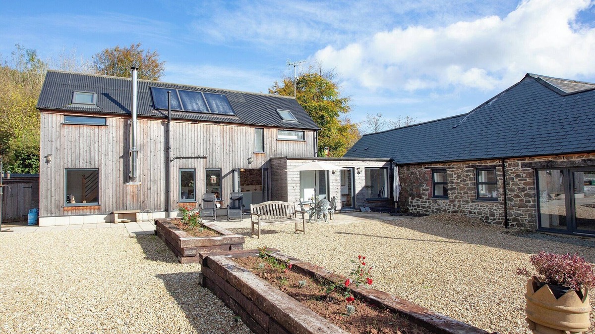Black Torrington Cottage | 2 bedroom accommodation in Buckland Filleigh near Bideford
