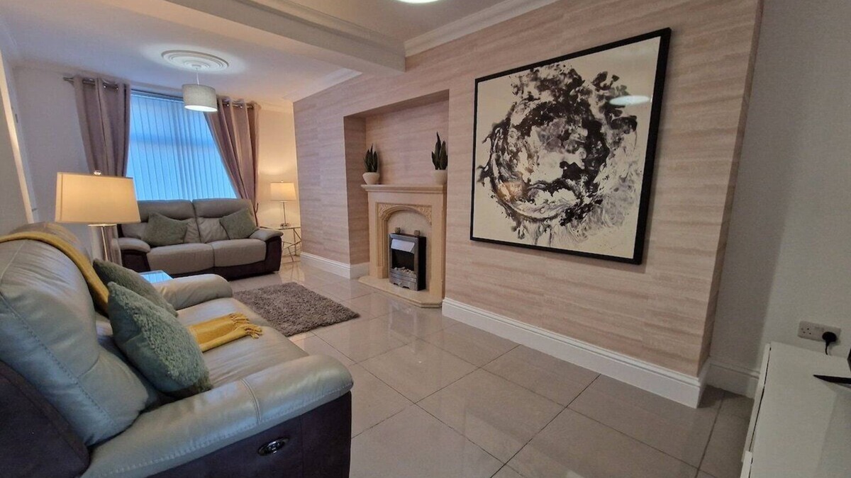 Dowlais House | Comfortable 3 Bed home Merthyr