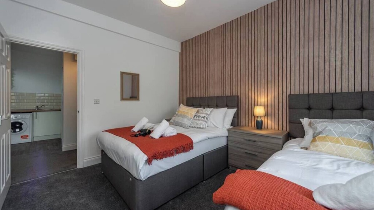 Neath Apartment | Fully Equipped Kitchen, Double room