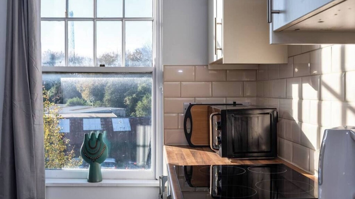 Neath Apartment | Fully Equipped Kitchen, Double room