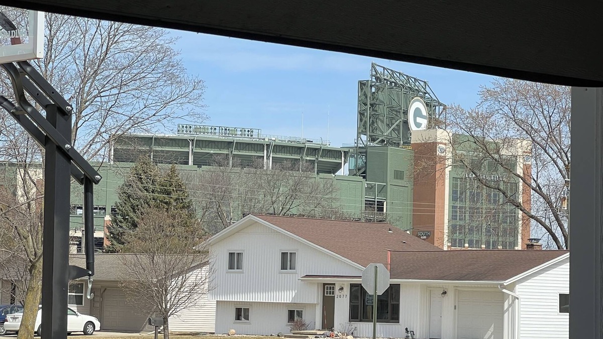 Ashwaubenon House | GB Packer 5 star home ⭐️⭐️⭐️⭐️⭐️ 1 block from Lambeau Field
