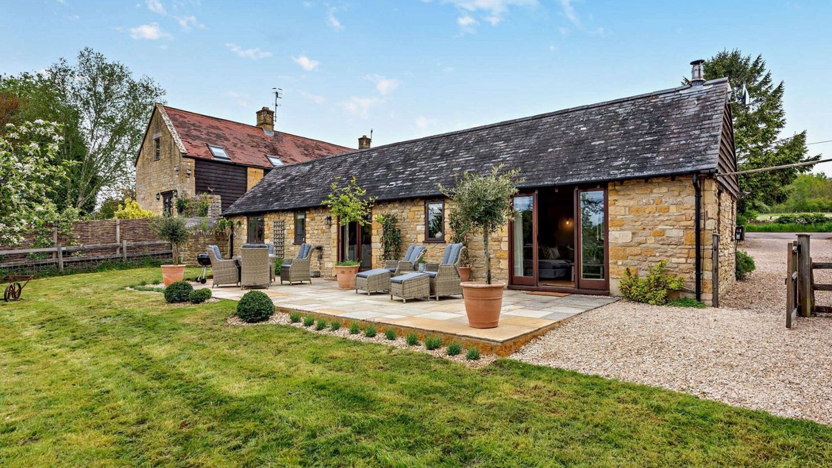 Paxford Cottage | Luxury one bedroom dog friendly Cotswold holiday cottage - Perry Cottage