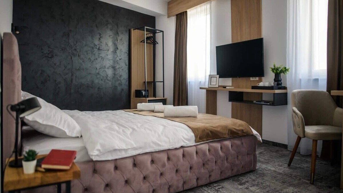 Timisoara Hotel | GBU Home - Pink Room 204