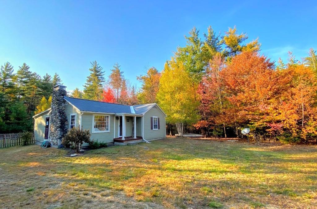 Easton House | GC Adorable home 20 minutes from CannonFranconia Notch Fire Pit wifi laundry Pet friendly