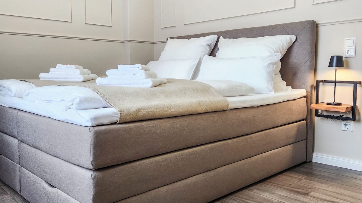 Luenen Apartment | Geli Homes L1 - 2x Kingsize Bett, 1 bis 4 Pers, Parkplatz, TV, Wifi, Kaffee, Tee