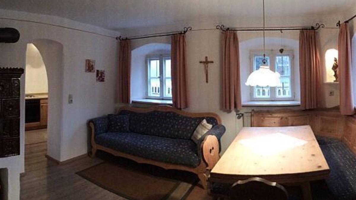Riedenburg Apartment | Gemütliche Ferienwohnung für bis zu Vier Personen mit Vorgarten