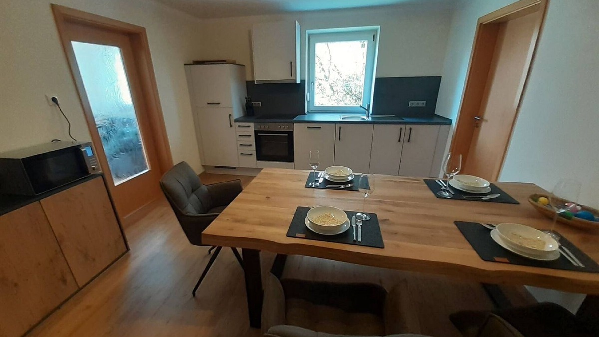 Johanniskirchen Apartment | Gemütliche Ferienwohnung für bis zu Fünf Persone mit Terrasse