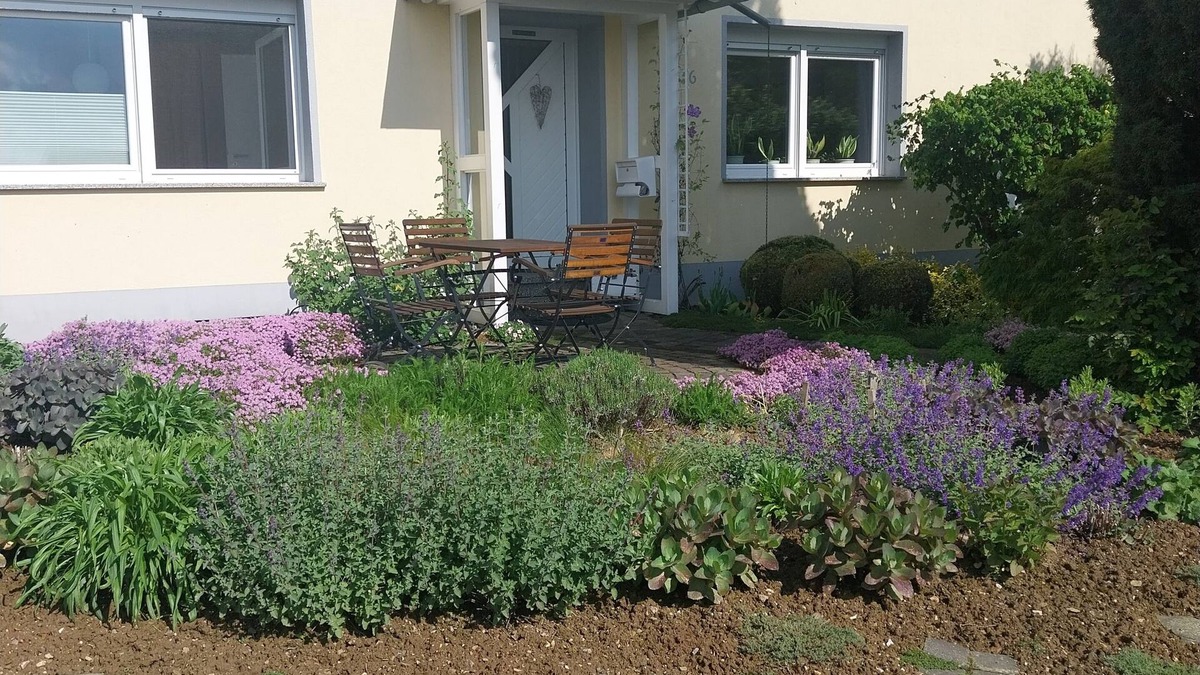 Mastershausen Apartment | Gemütliche Ferienwohnung mit Terrasse und Wunderschönem Garten