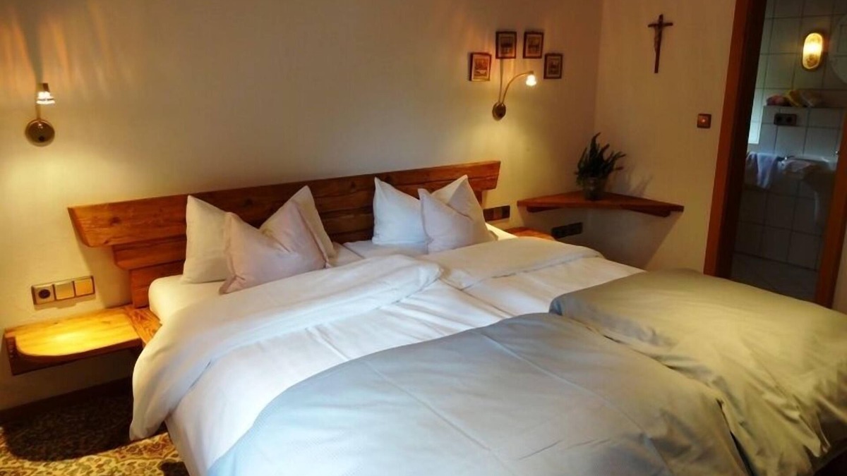 Entfelden Apartment | Gemütliche Ferienwohnung bis 4 Personen, 100 m², Balkon und Kachelofen