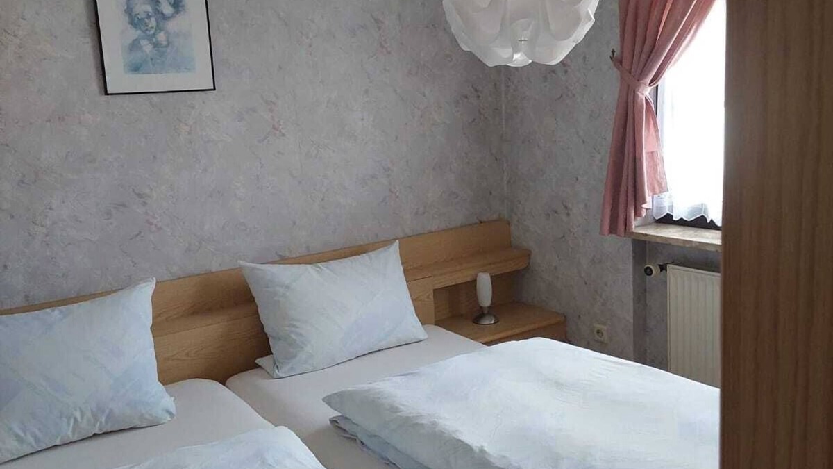 Bad Rodach Apartment | Gemütliche Ferienwohnung im Grünen mit Balkon zur Südseite