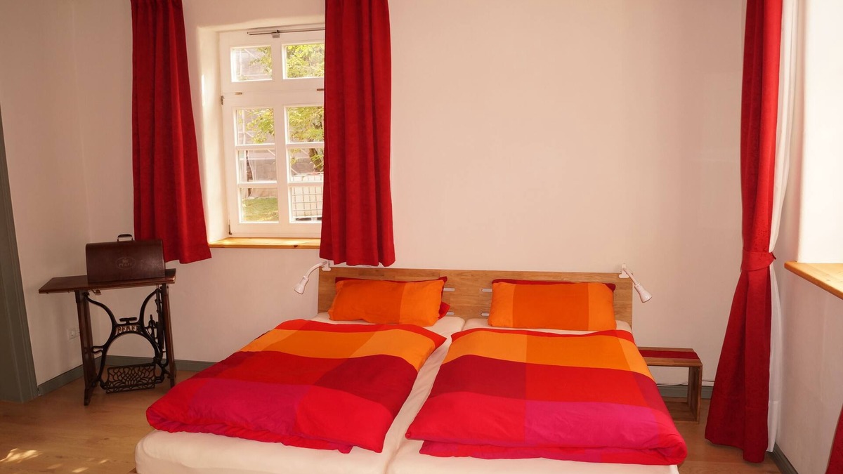 Harste Apartment | Gemütliche Ferienwohnung im Alten Pfarrhaus. Mit Gartenzugang und Sitzgruppe