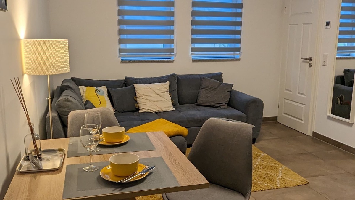 Azmannsdorf Apartment | Gemütliche Ferienwohnung in Ruhiger Lage, Haustierfreundlich!