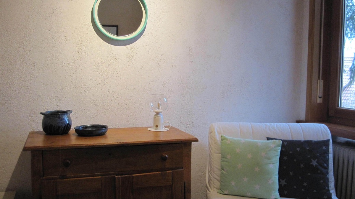 Schwandorf Apartment | Gemütliche Fewo mit Schwedenofen für kühle Tage