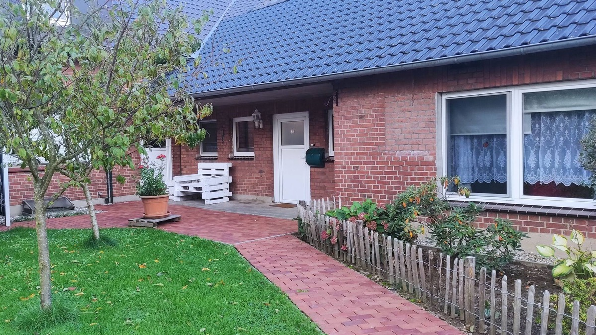 Rees Apartment | Gemütliche Kleine Ferienwohnung auf Alter Hofanlage mit Terrasse und Gartenblick