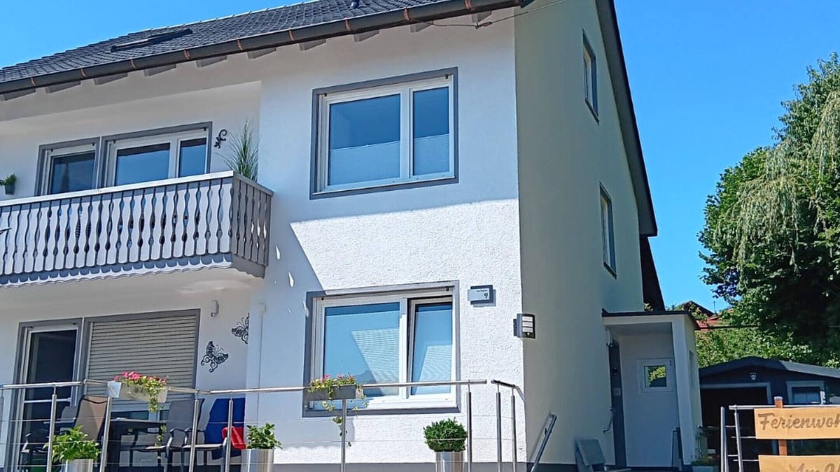 Leeder Apartment | Gemütliche Naturnahe Ferienwohnung in Oberbayern "Am Weiher"