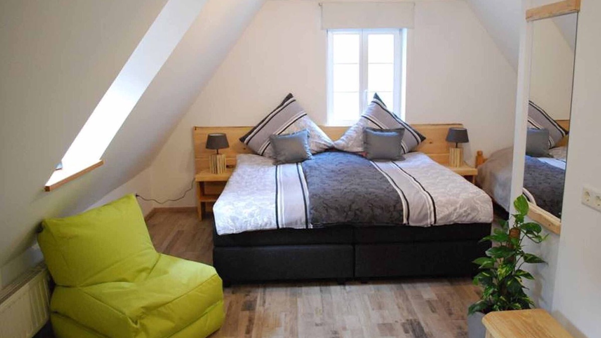 Altstadt Apartment | Gemütliches 70qm Ferienhaus, 2-stöckig, mit Vitalsauna + Lichttherapie