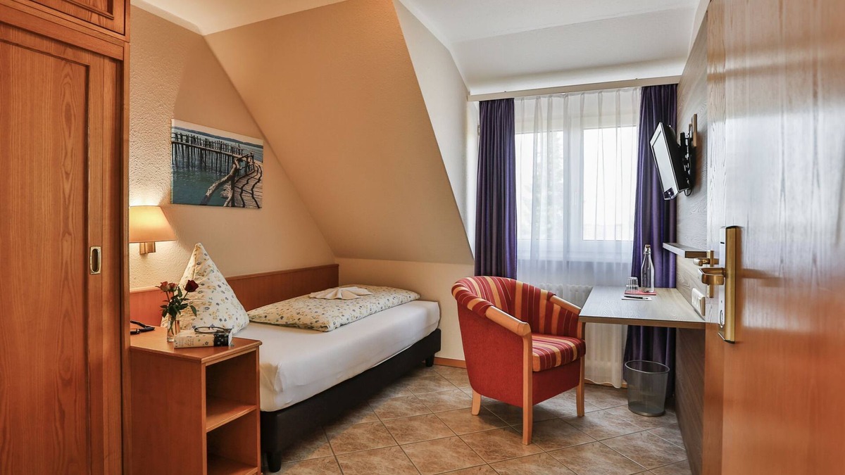 Wolfenweiler Apartment | Gemütliches Einzelzimmer mit modernem Bad, Flachbild-TV und WLAN