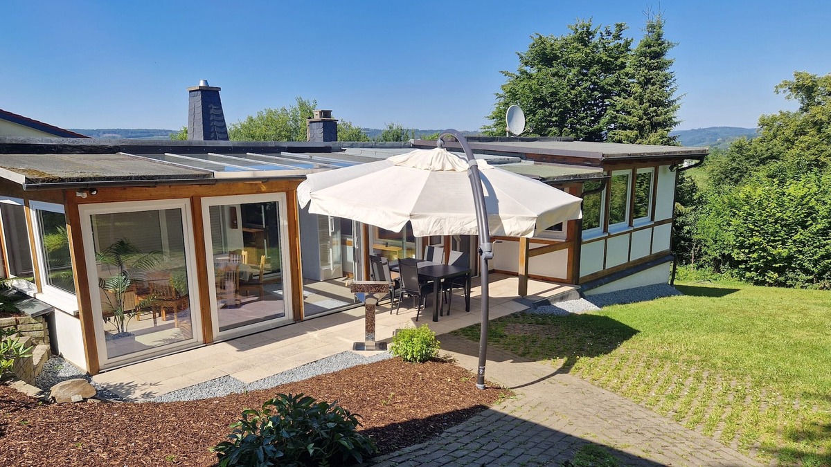 Meschede House | Gemütliches Ferienhaus am Hennesee mit Terrasse und Ausblick in die Natur
