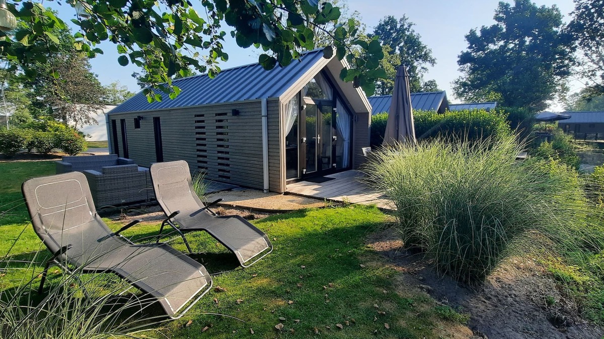 Municipality of Dronten Ski Chalet | Gemütliches Holland-beachhouse 40m² mit Garten, Blick Aufs Wasser im Ferienpark