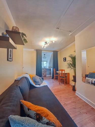 Gelnhausen Apartment | Gemütliches Studio - Dachwohnung mit Blick über das Kinzigtal