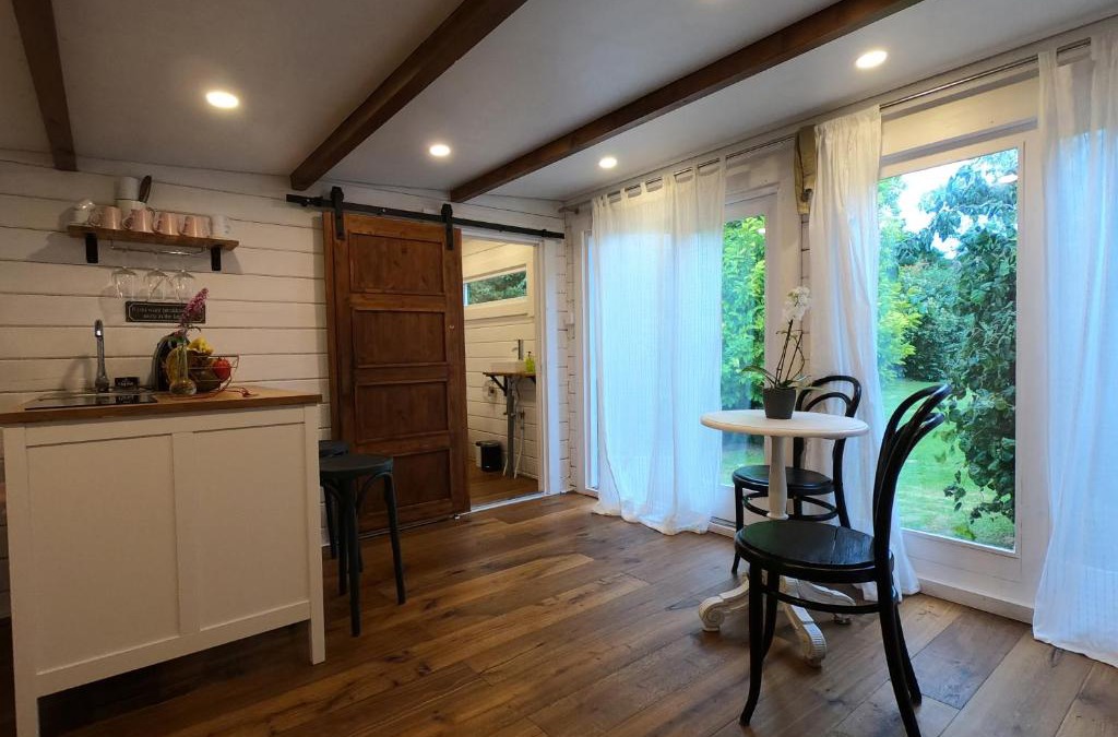 Bad Sauerbrunn House | Gemütliches Tinyhouse im Garten einer Villa mit Trenntoilette