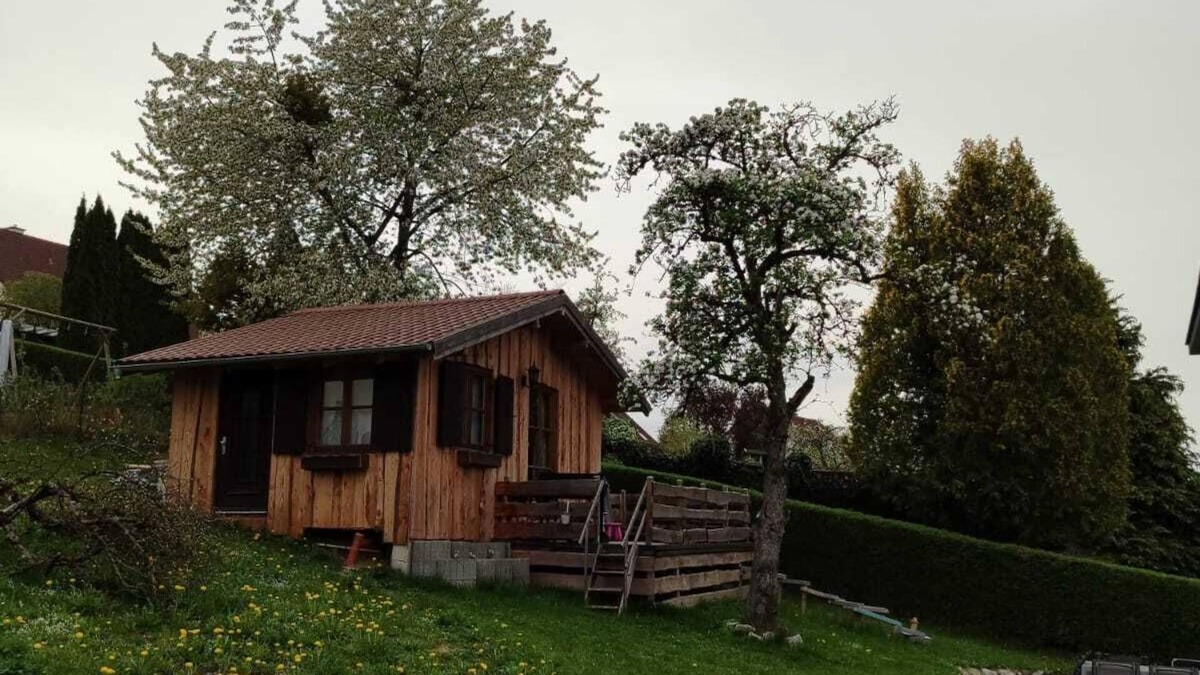 Velden Ski Chalet | Gemütliches und Liebevoll Gestaltetes Tiny House in Großem Grundstück