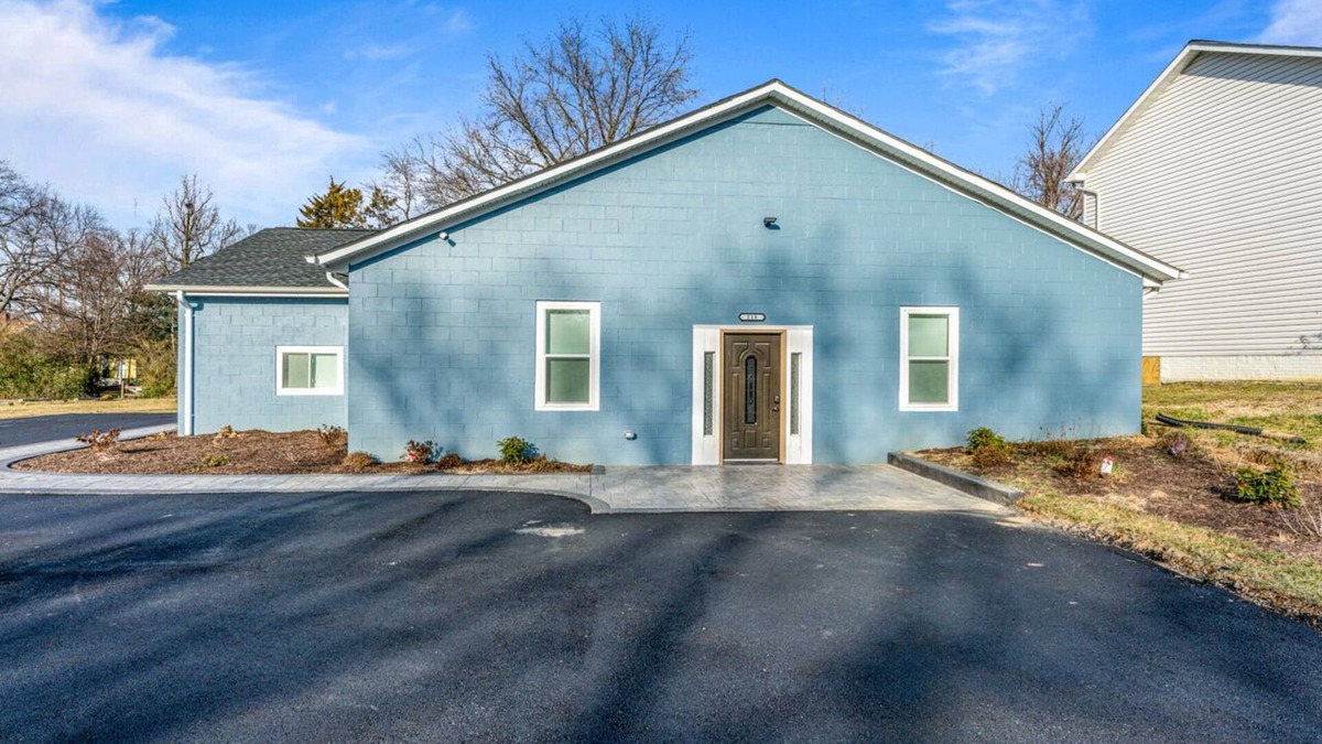 Fredericksburg House | Gem in a box!