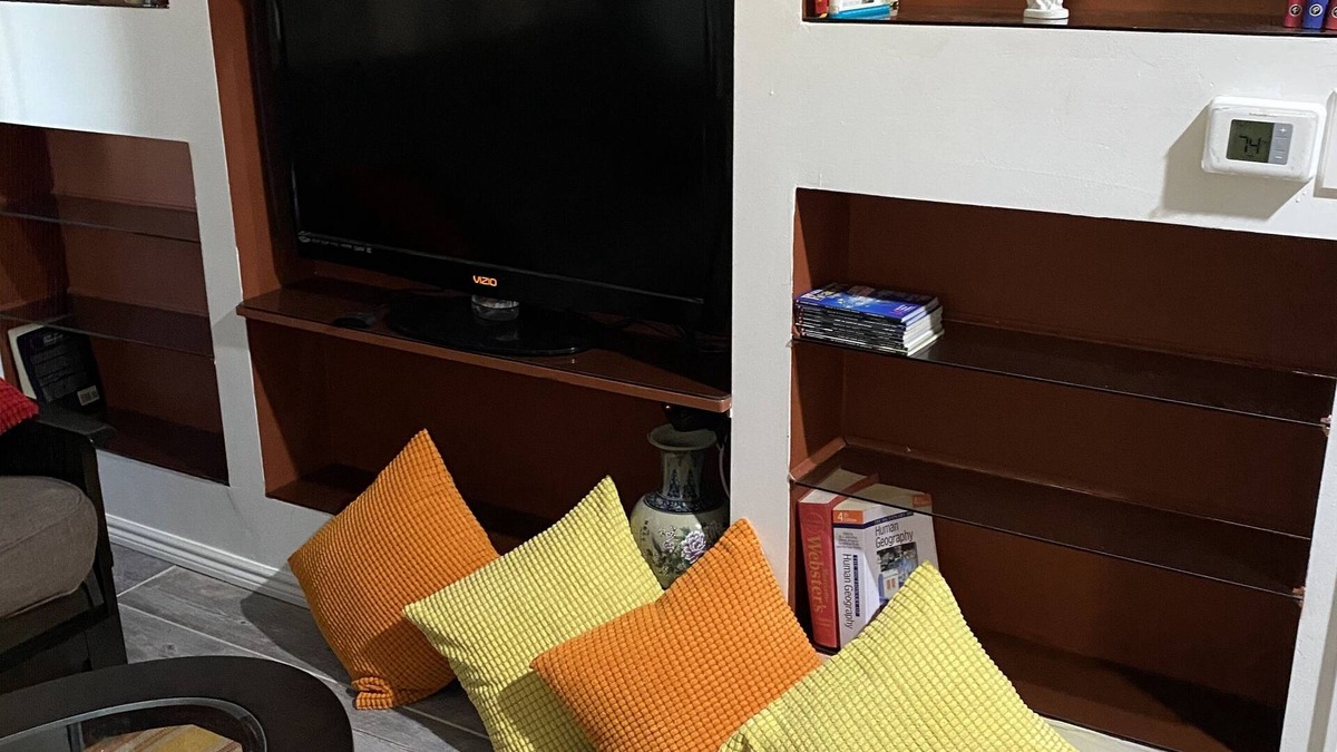 Loma Linda House | Gem of a find, walking distance to Loma Linda University Hospital, VA & more!
