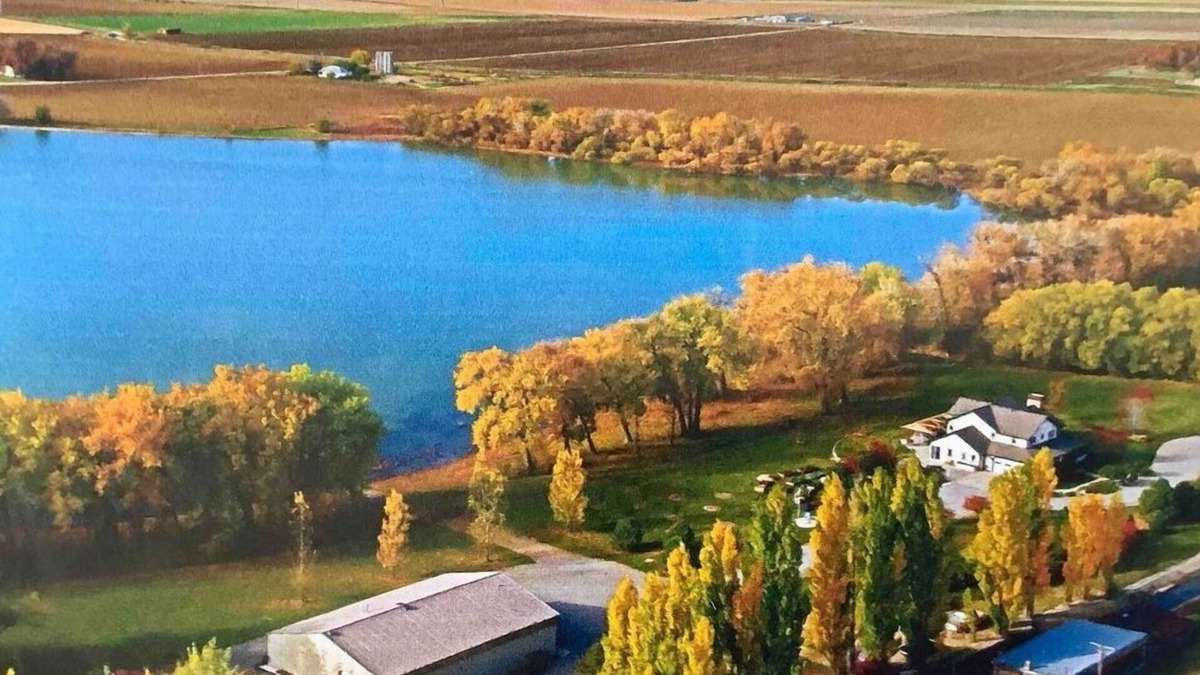 Mead House | Gem of the Lake-2nd Floor Suite-Private Entrance-Lakefront & MT Views-Gorgeous!