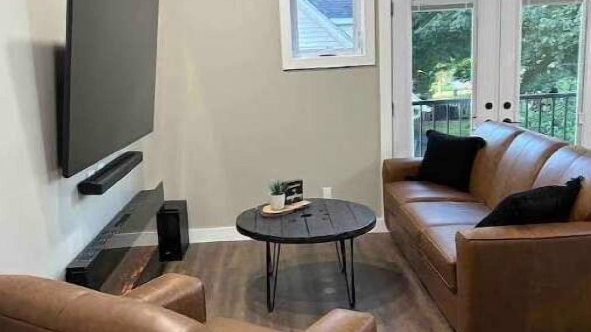Kingsville Apartment | Gem on Prospect