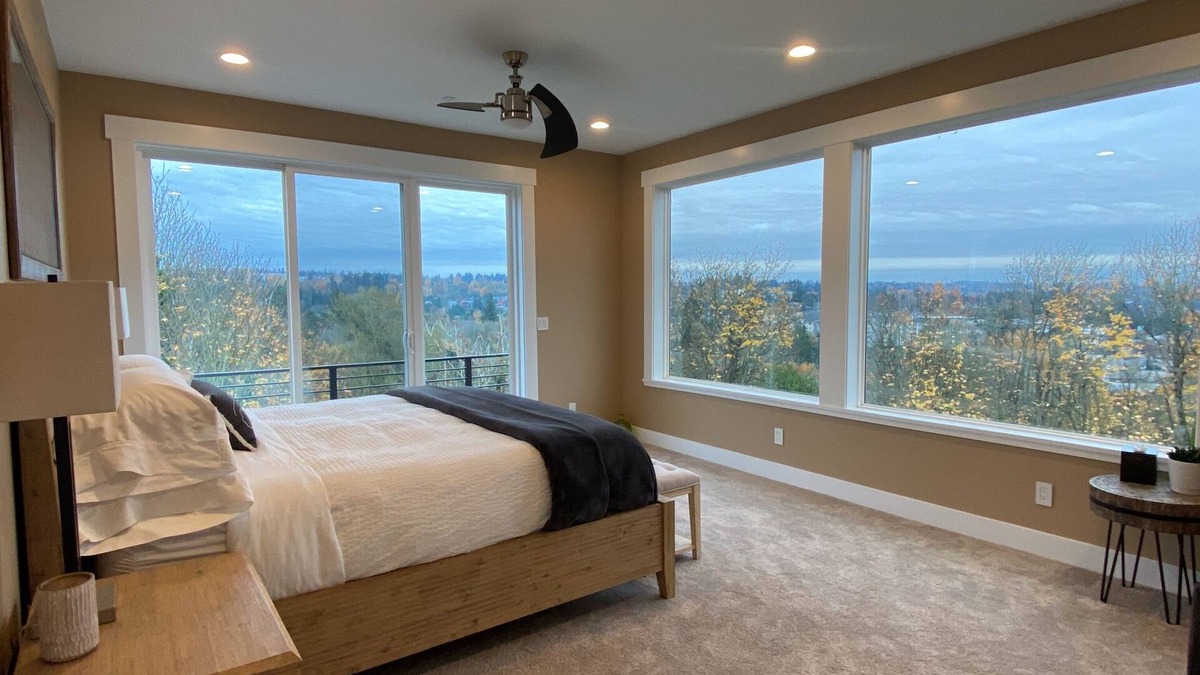 Des Moines House | Gem on the North Hill with Breathtaking rooftop views & Jacuzzi