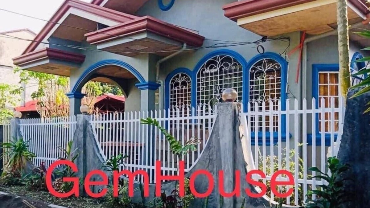 Daet House | GemHouse-12 min to the beach with nearby restaurant , malls & tourist attraction