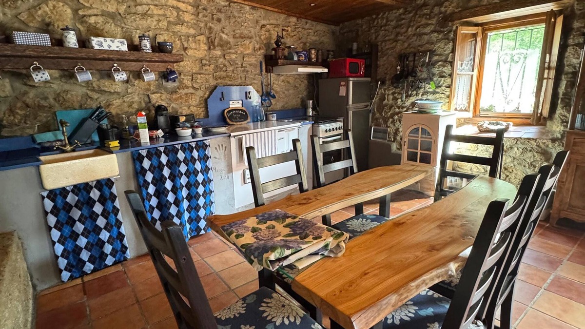 Cuevas de Vinayo House | Genciana, Cottage in the middle of the Leonese mountains (pet friendly)