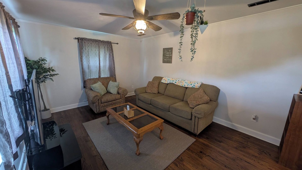 Ringgold House | General Retreat - near Historic Downtown Ringgold, GA