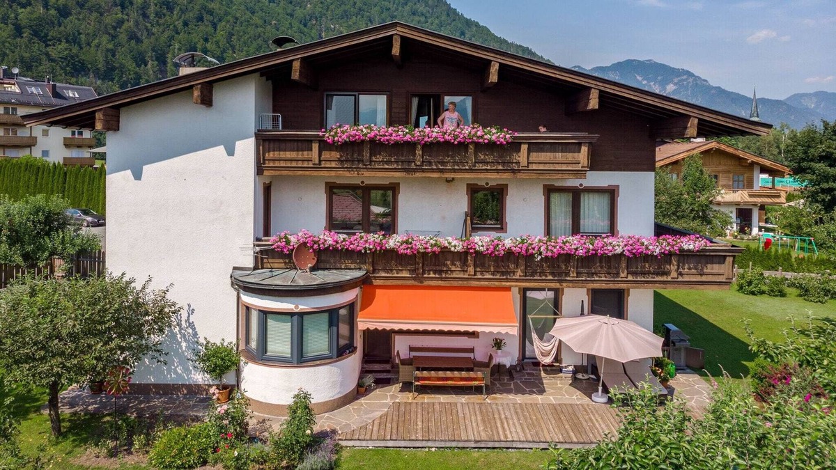 Kirchdorf in Tirol Apartment | Generous chalet near the ski area