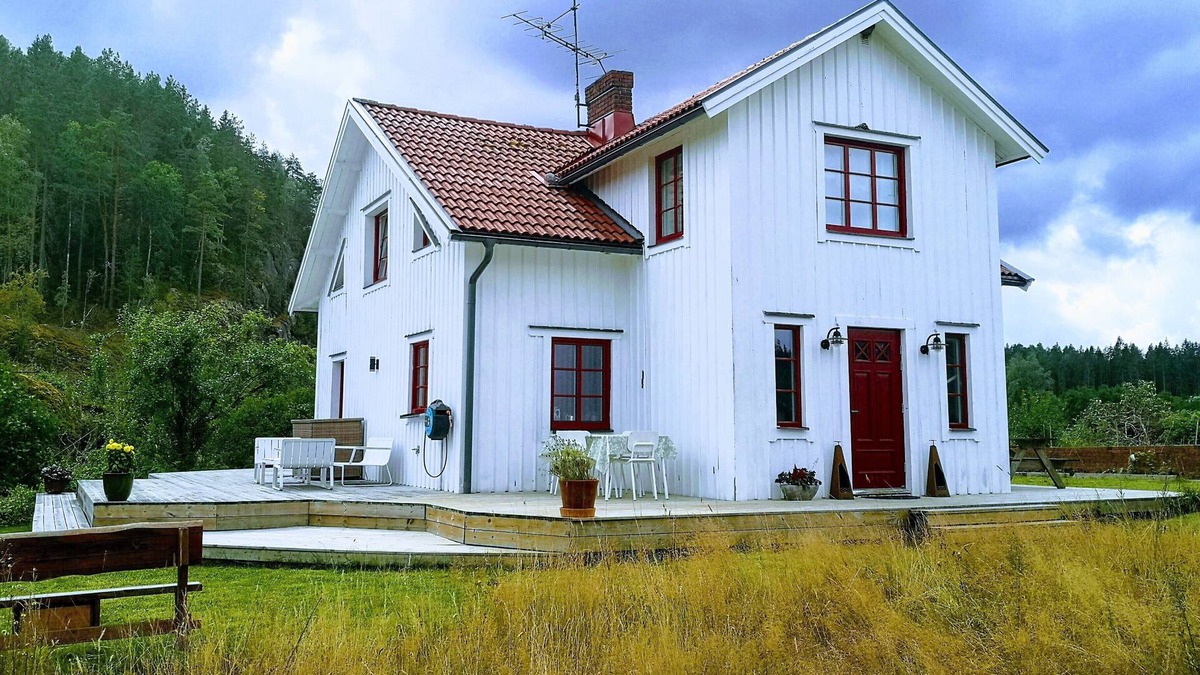 Tanum O House | Generous house by the lake, free WIFI,Boat,8 pers.,fireplace, close to nature