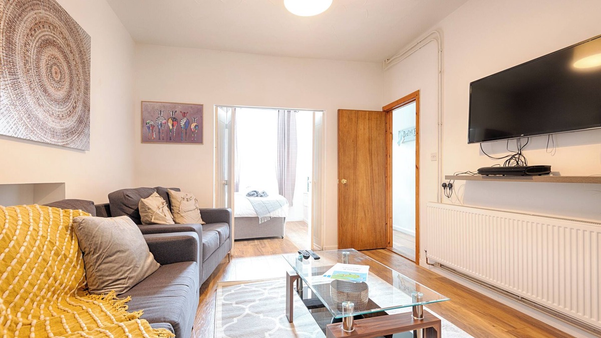 Landore House | Generous House near The Liberty Stadium