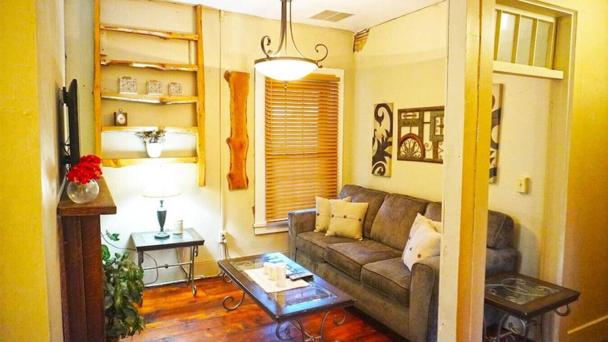 Coshocton Apartment | Genevieve's Place in Historic Roscoe Village