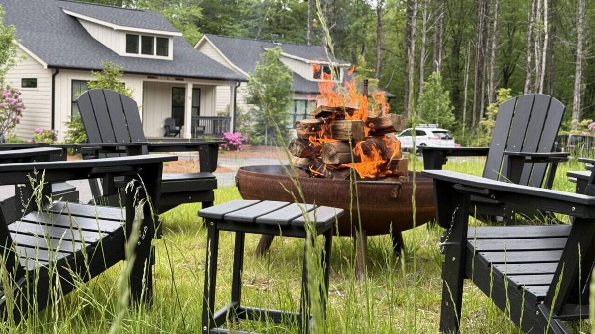 Cashiers House | Gentle Bear Cottage (Short walk to waterfall!)