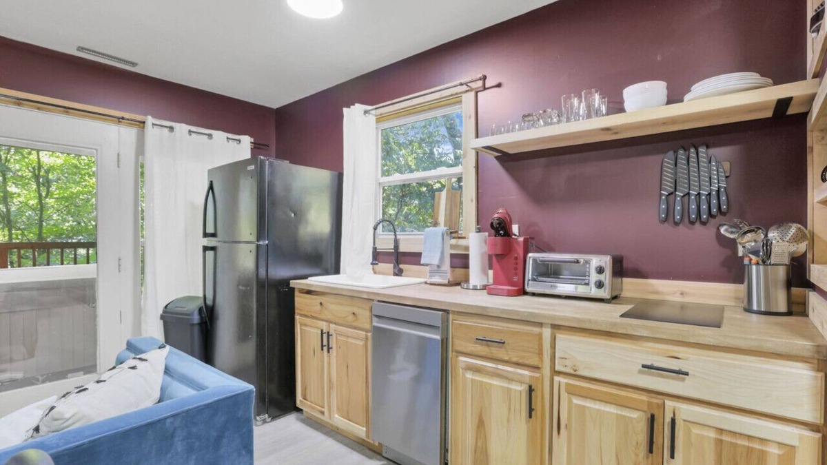 Lancaster Cabin | Gentle Breeze: The Maple: Romantic Secluded Getaway