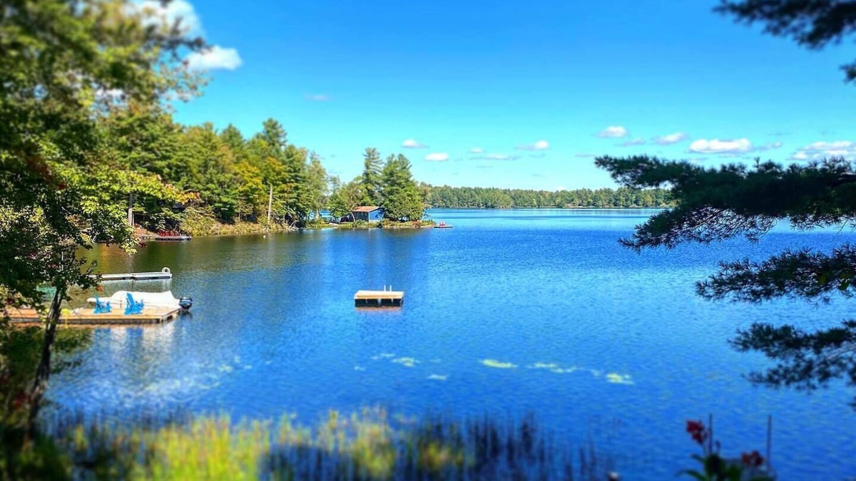 Tay Valley Cottage | Gentle lake breezes and quiet beckon at this cozy lake cottage
