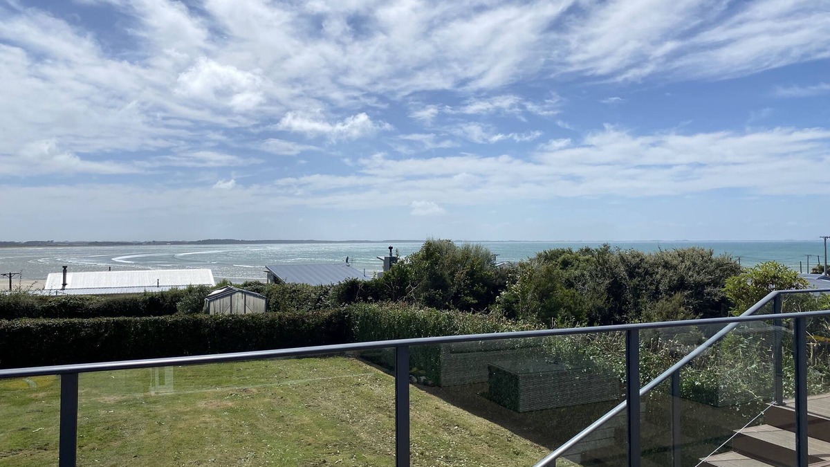 Riverton House | Gentle Waves