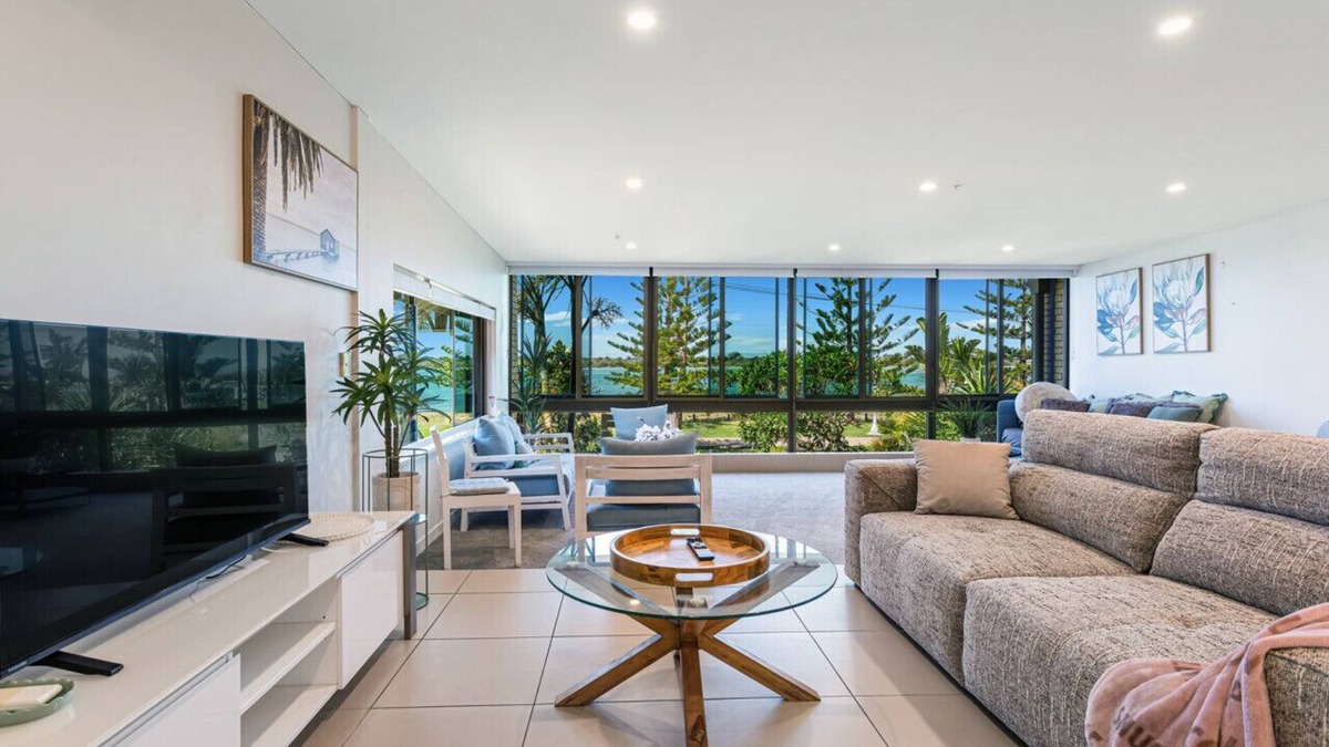 Biggera Waters House | Gentle Waves Retreat Villa