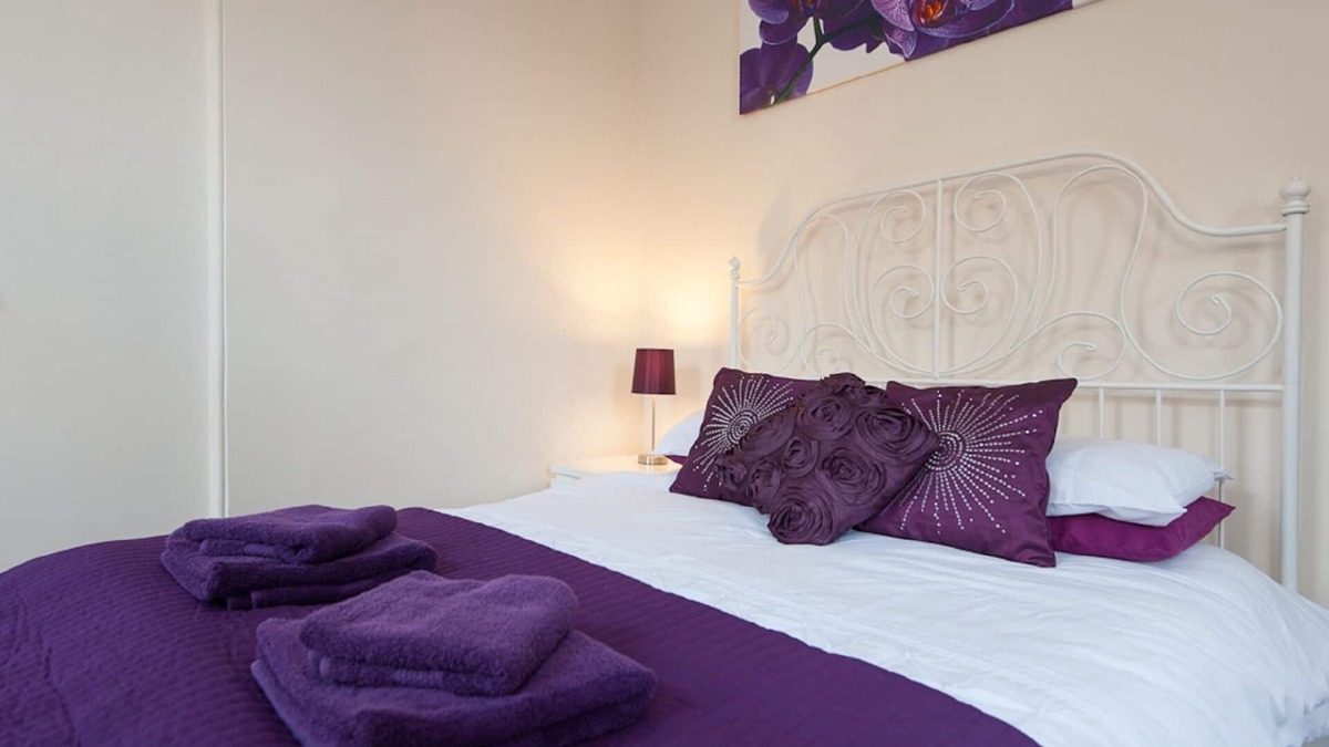 Tollcross Apartment | Genuine City Centre Apartment (Bread St)