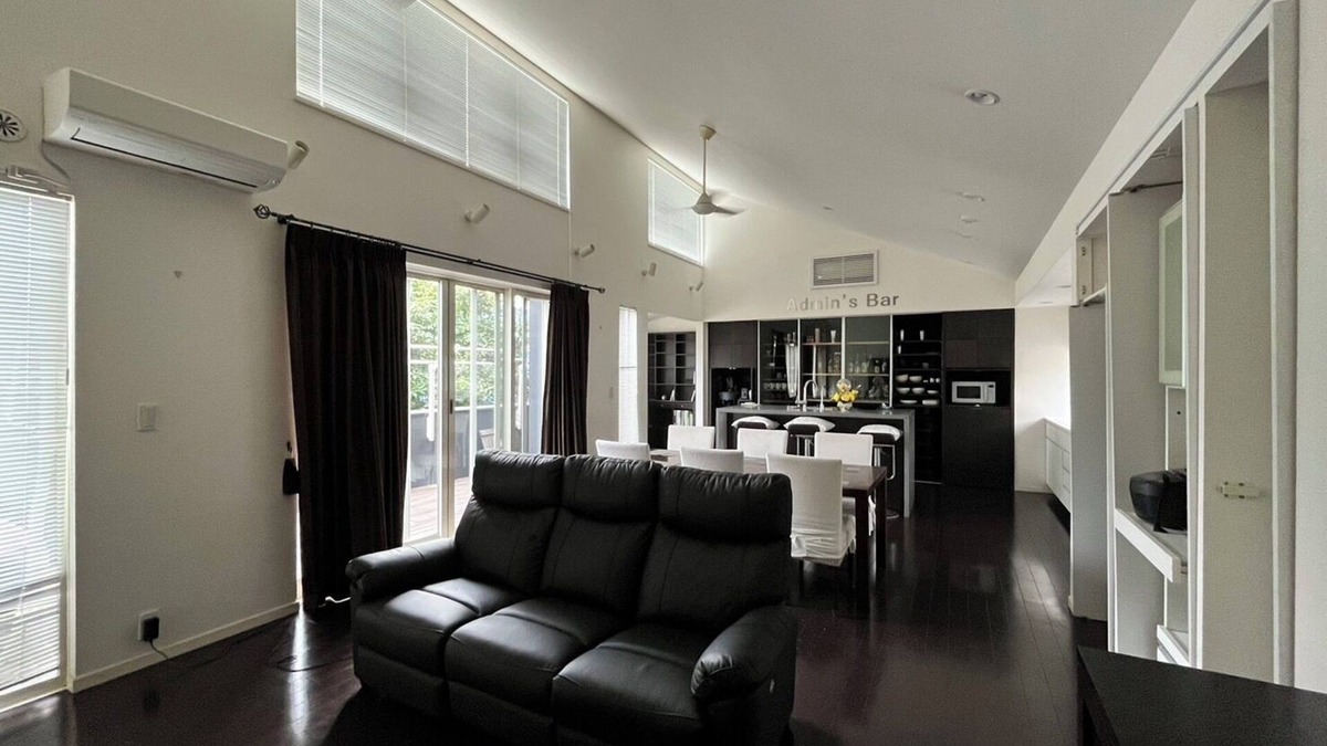Setagaya House | Genuine suburban Tokyo living in modern big house. 10 mins by train to Shinjuku!